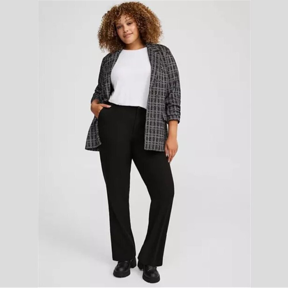 Torrid - Relaxed Straight Leg Brushed Twill High-Rise Pant in Deep Black - Picture 9 of 11
